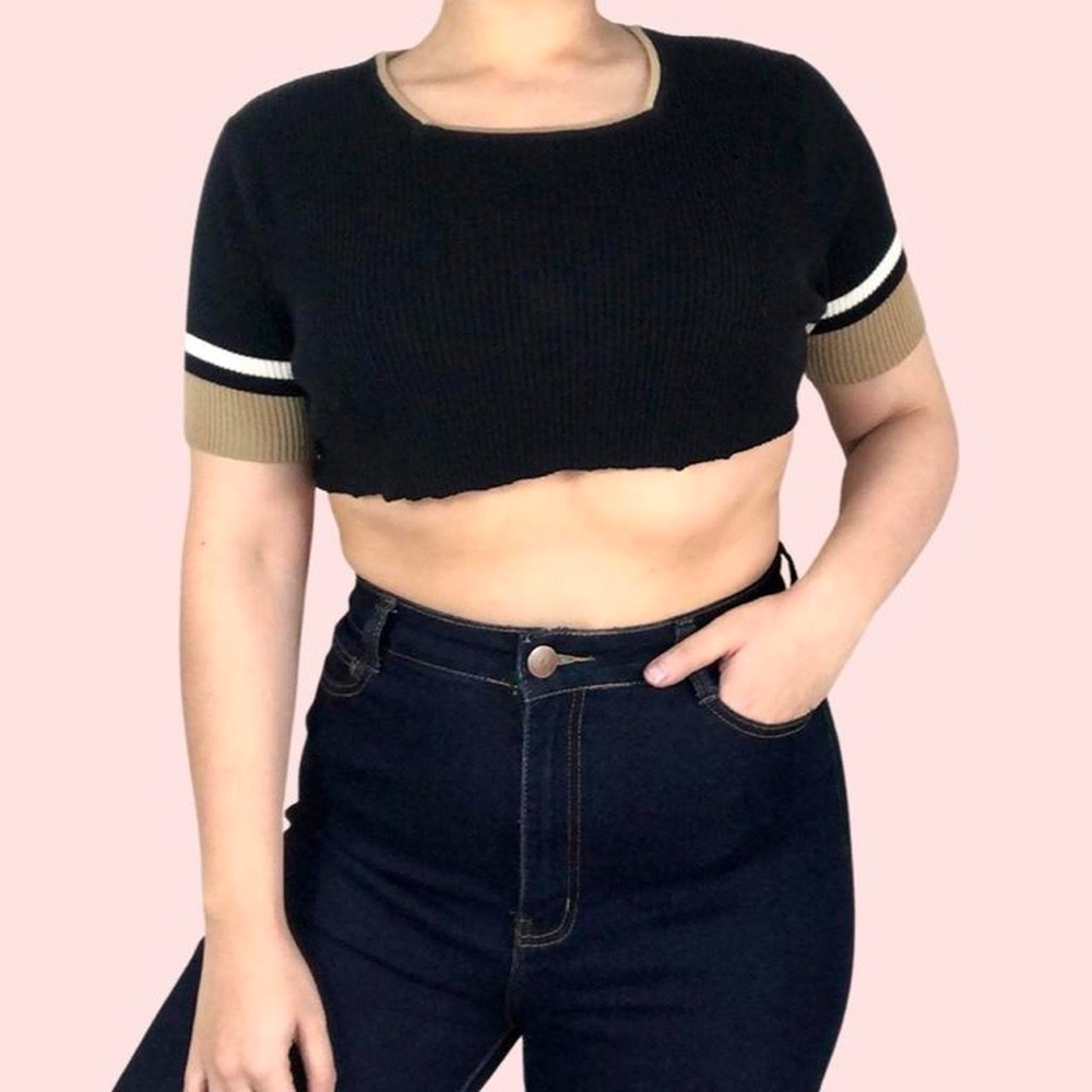 90s RIBBED CROP TOP